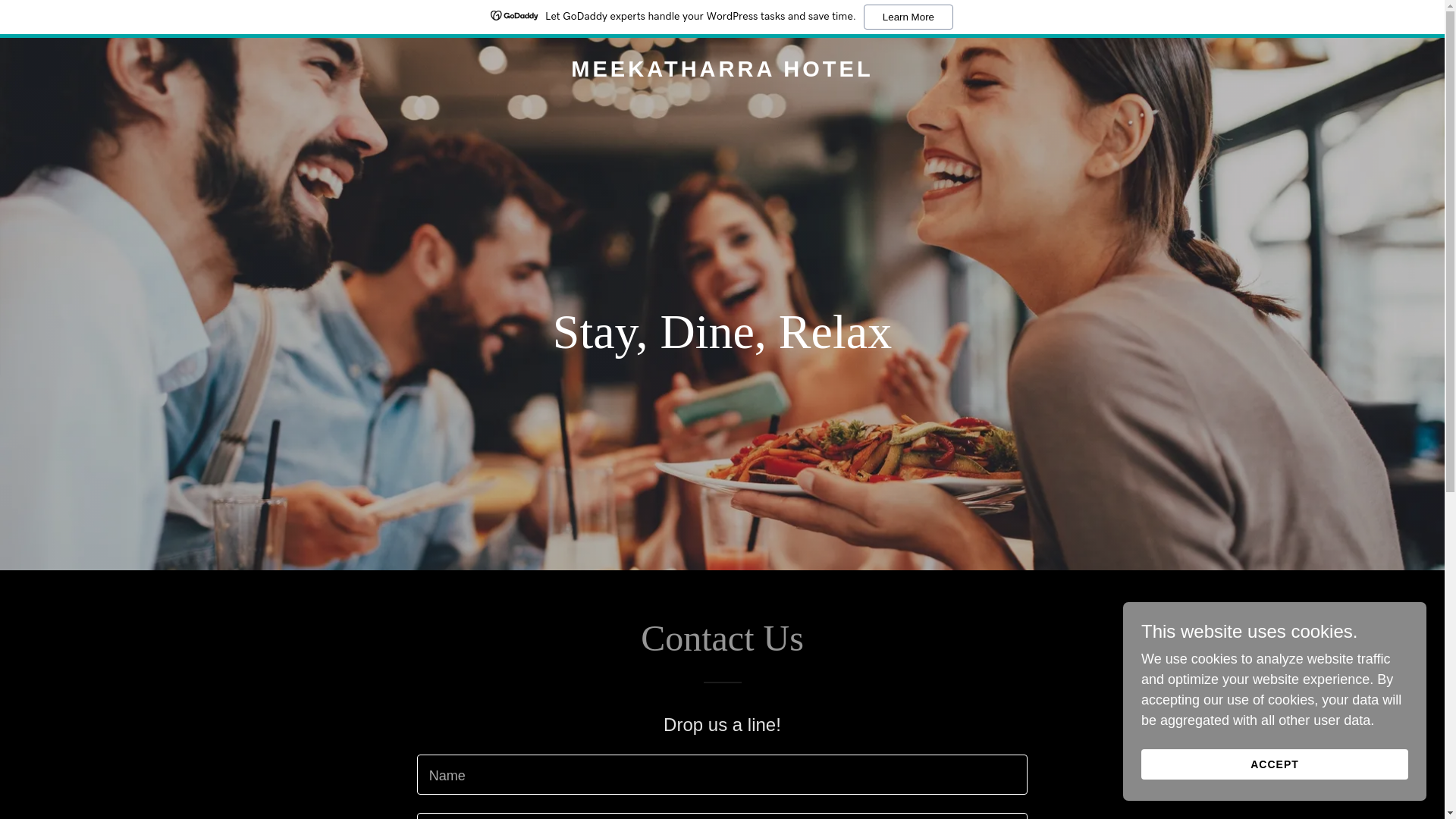 website screenshot of https://meekatharrahotel.com.au/