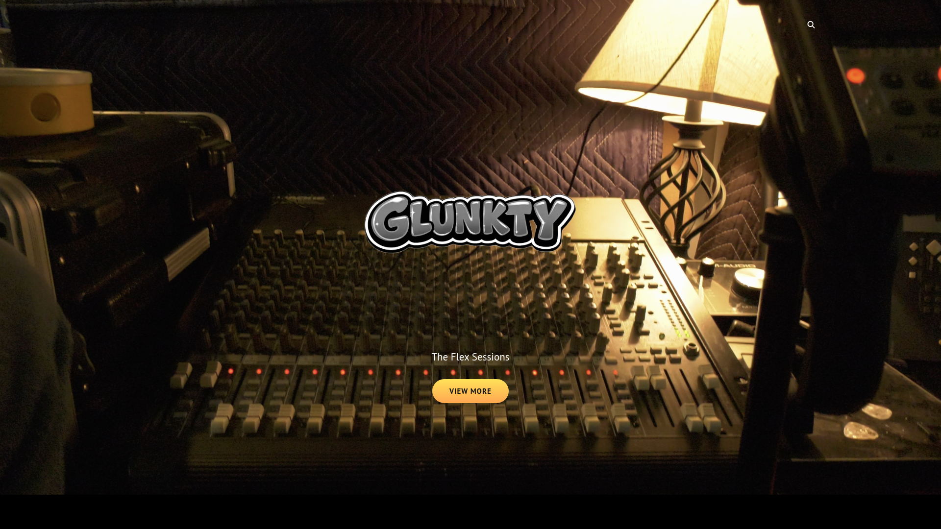 website screenshot of https://glunkty.com/