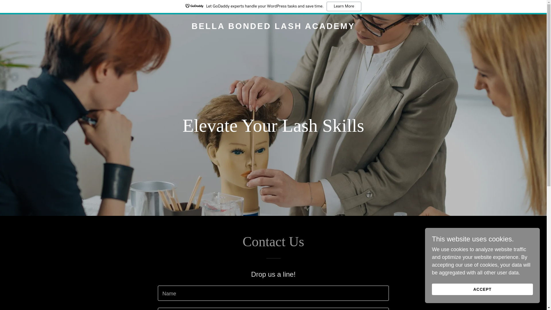 website screenshot of https://bellabondedlashacadamey.com/