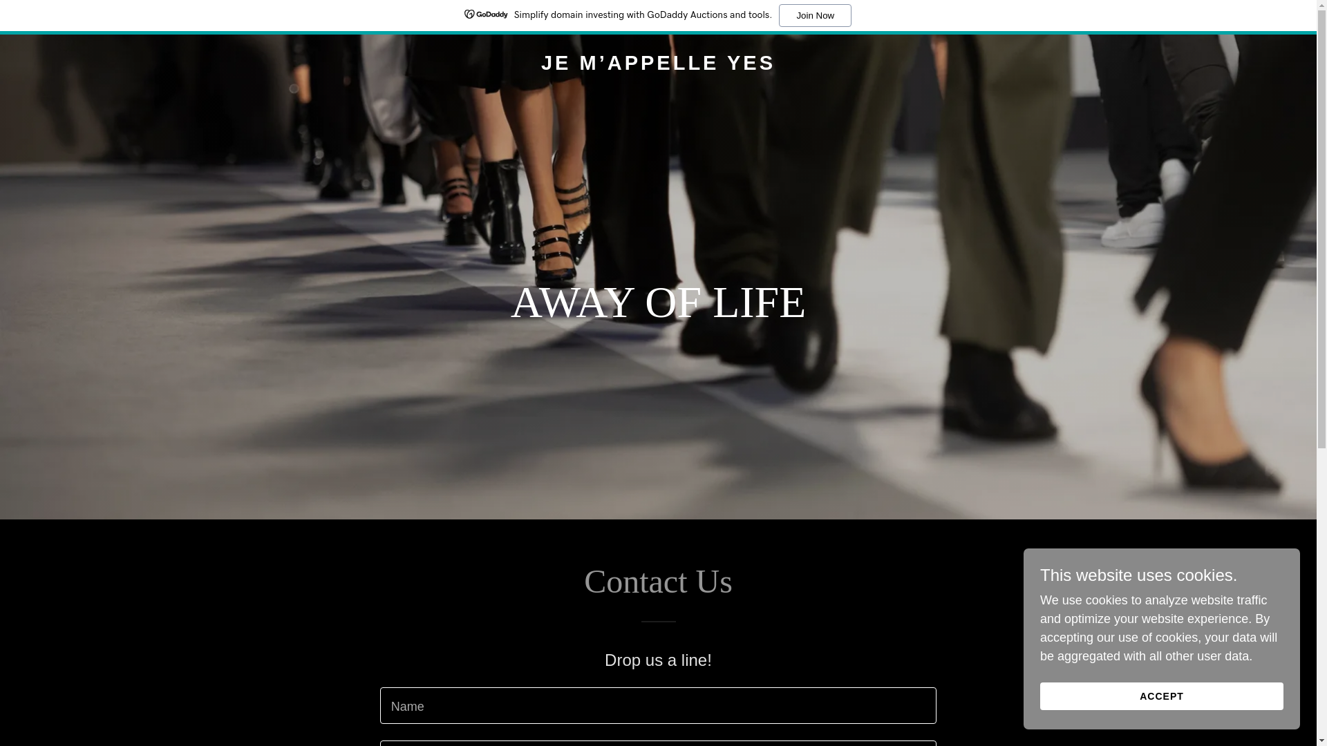 website screenshot of https://jemappelleyes.com/