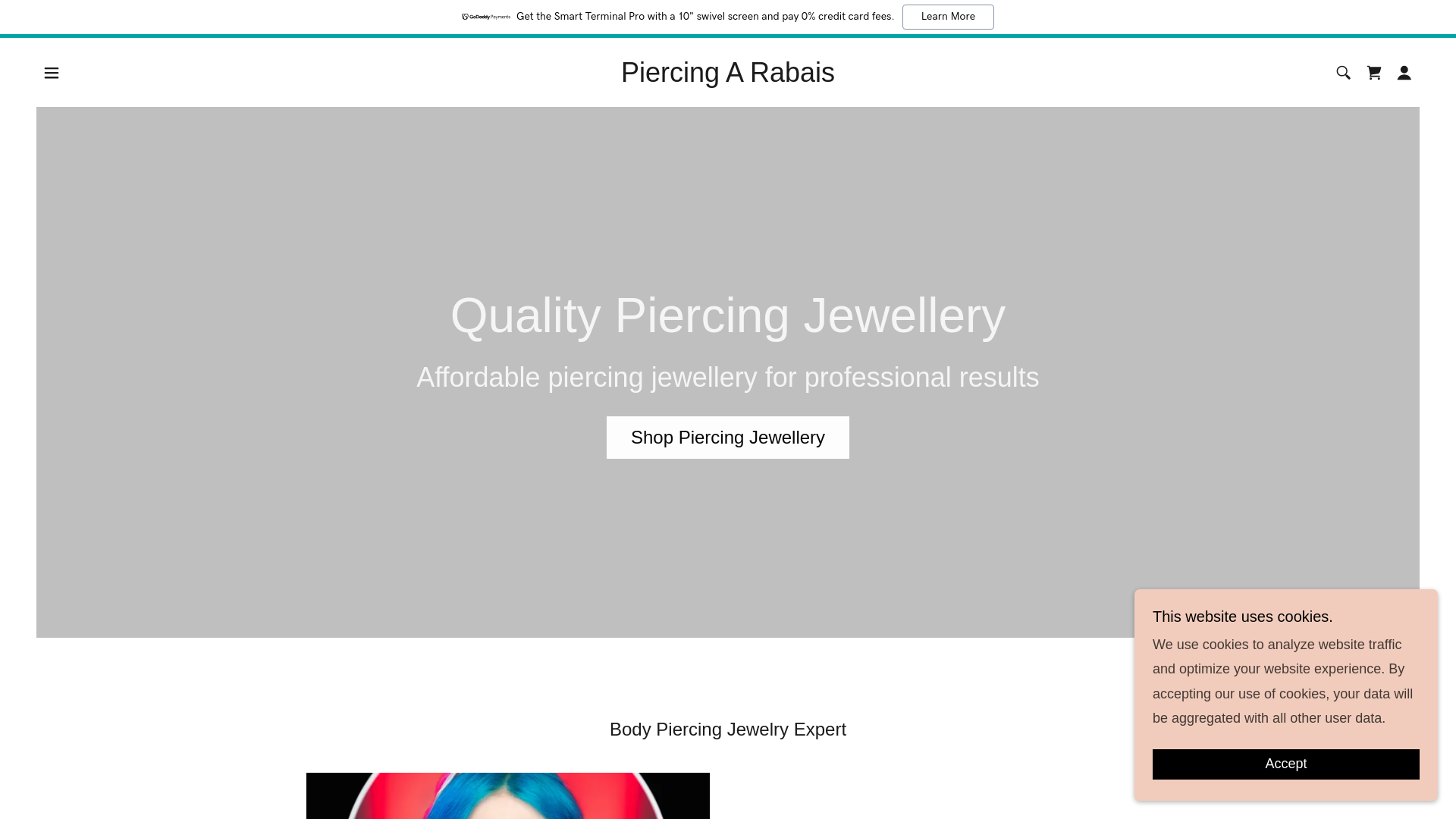 website screenshot of https://piercingarabais.com/
