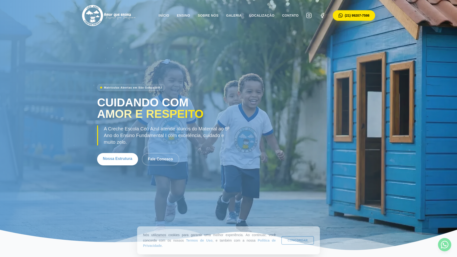 website screenshot of https://crecheescolaceuazul.com.br