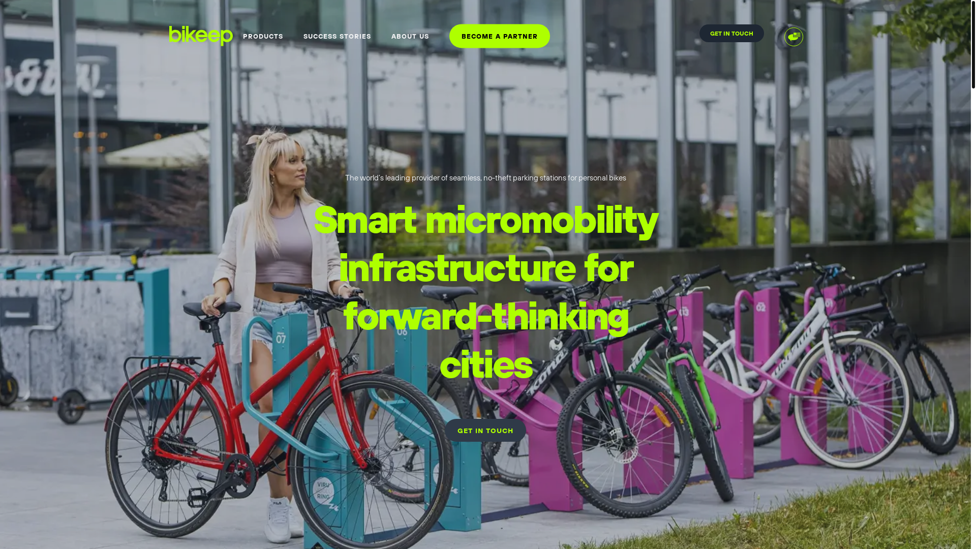 website screenshot of https://hotel-bikeparking.com/