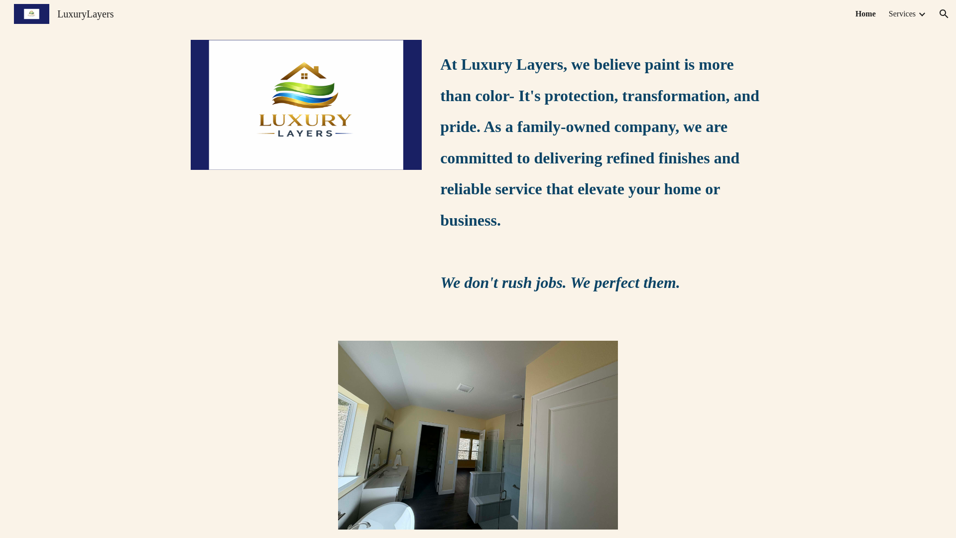 website screenshot of https://luxurylayersllc.com/