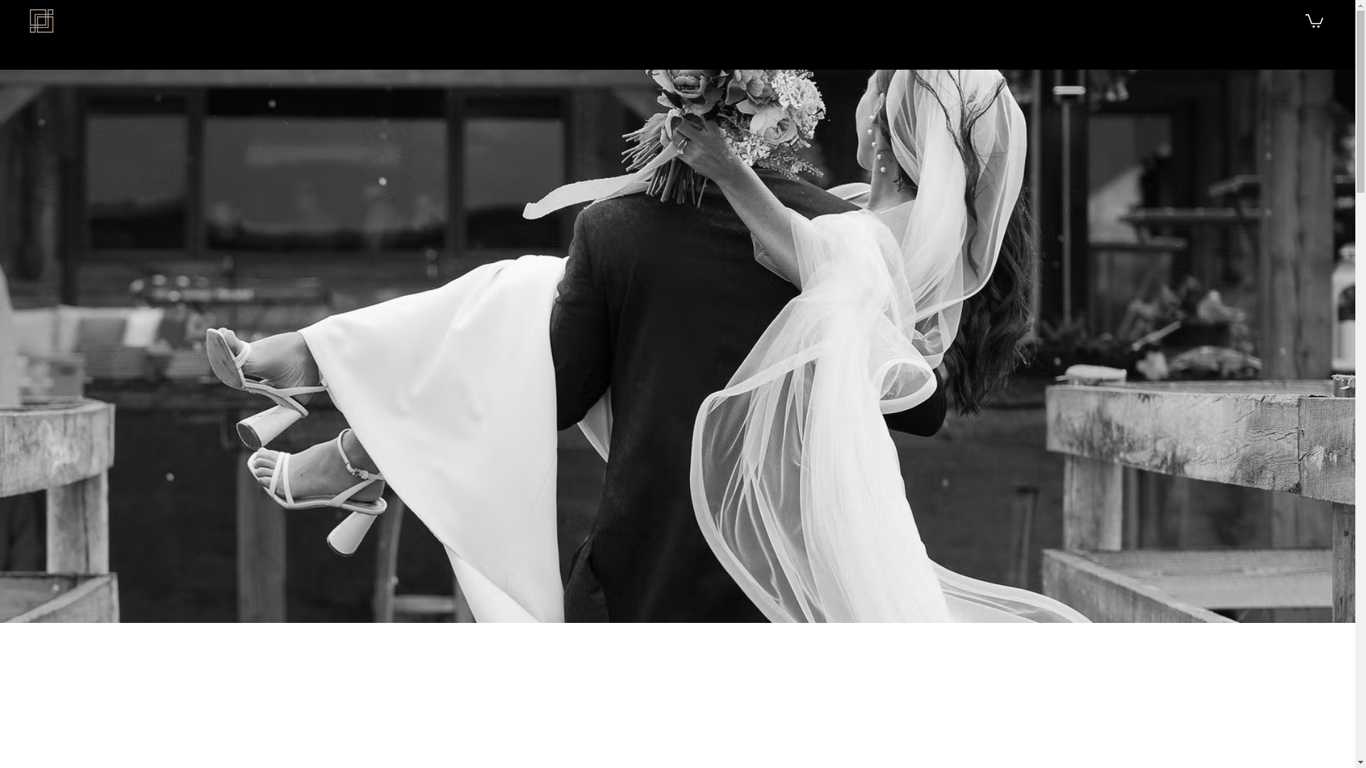 website screenshot of https://hannahjanecouture.com/