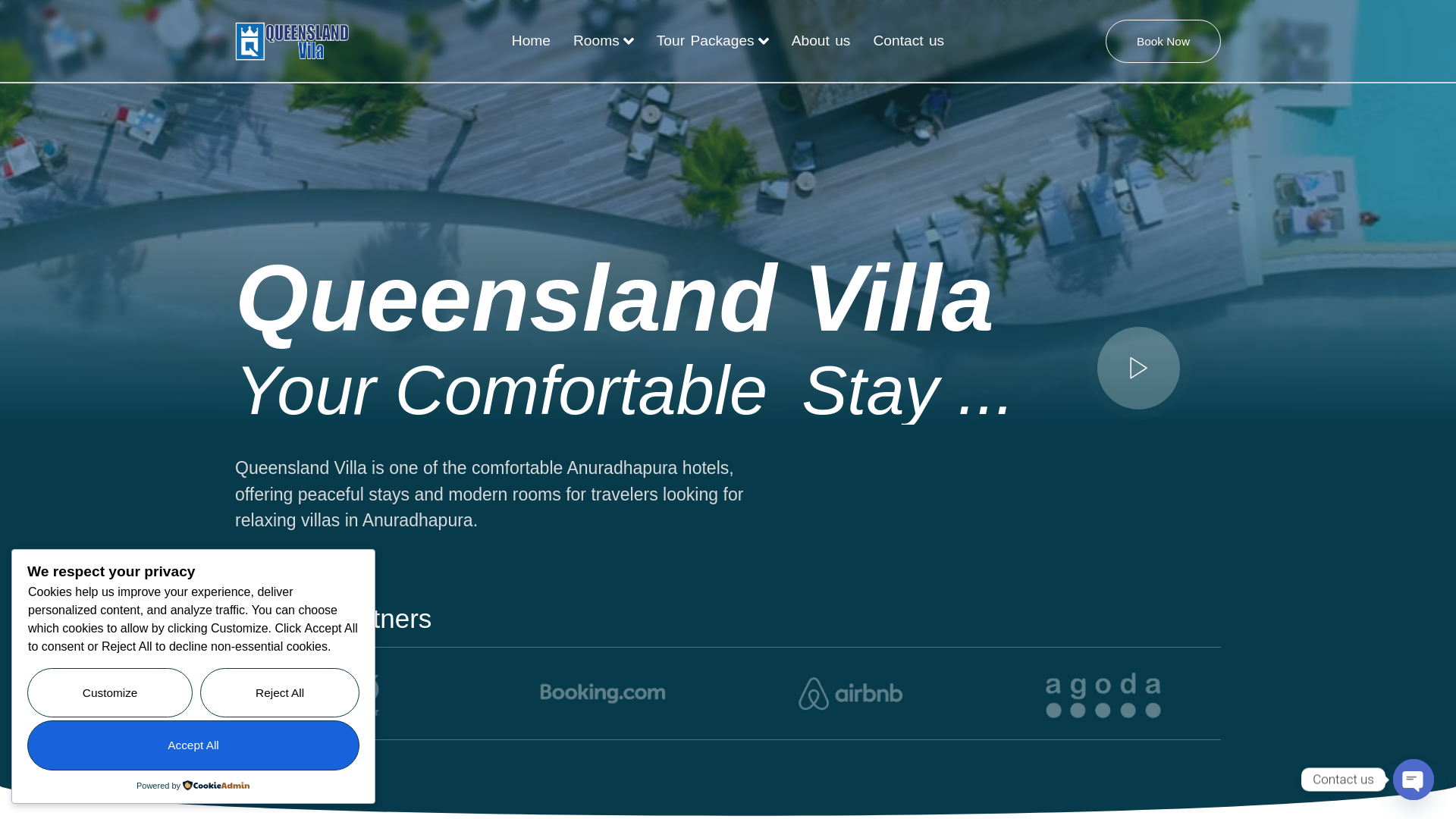 website screenshot of https://queenslandvilla.com/