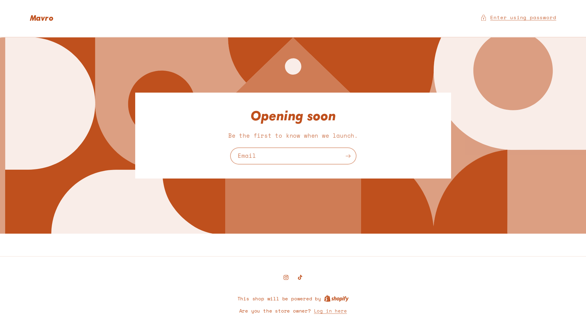 website screenshot of https://mavroapparels.com/