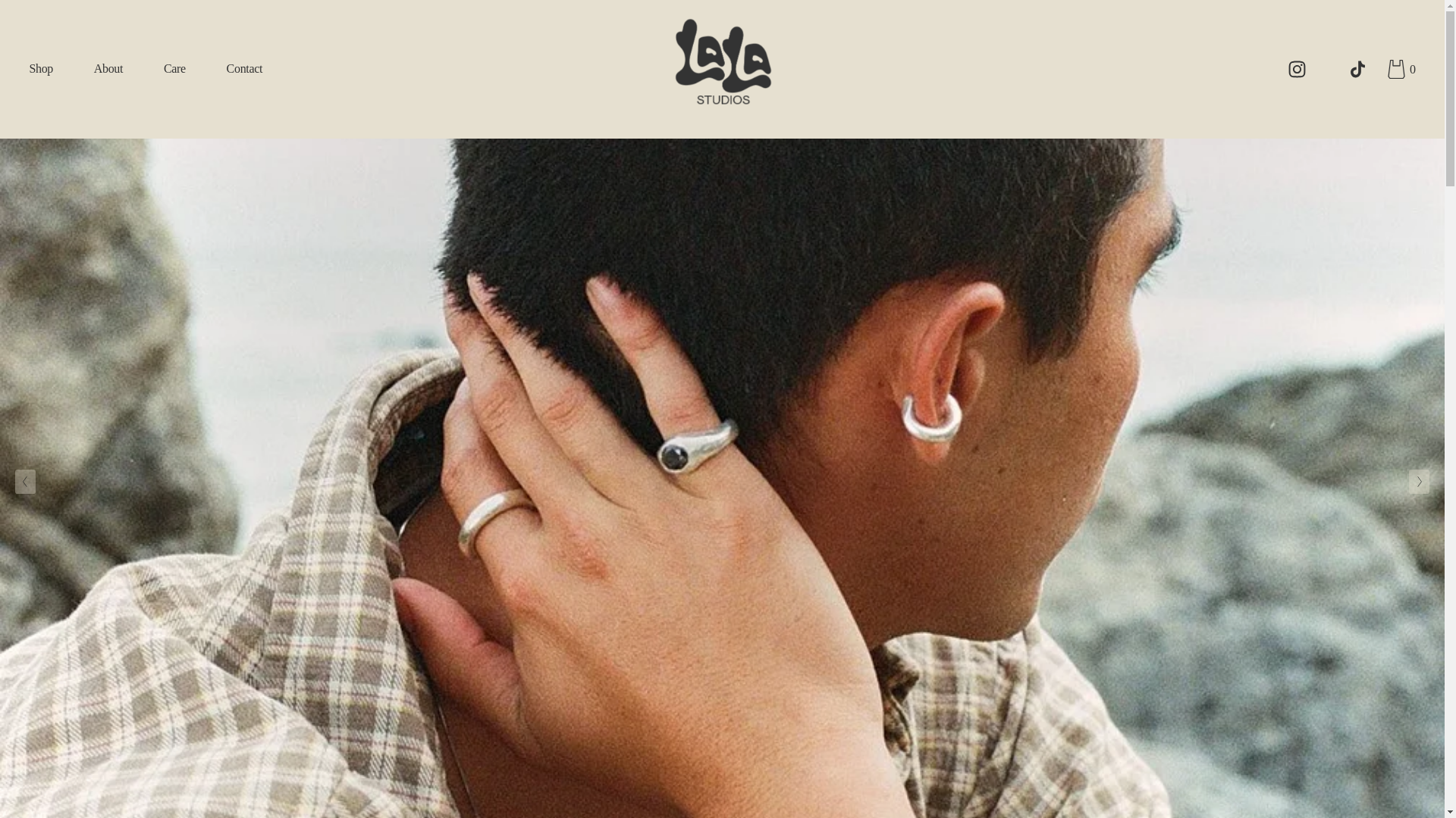 website screenshot of https://thisislalastudios.com/