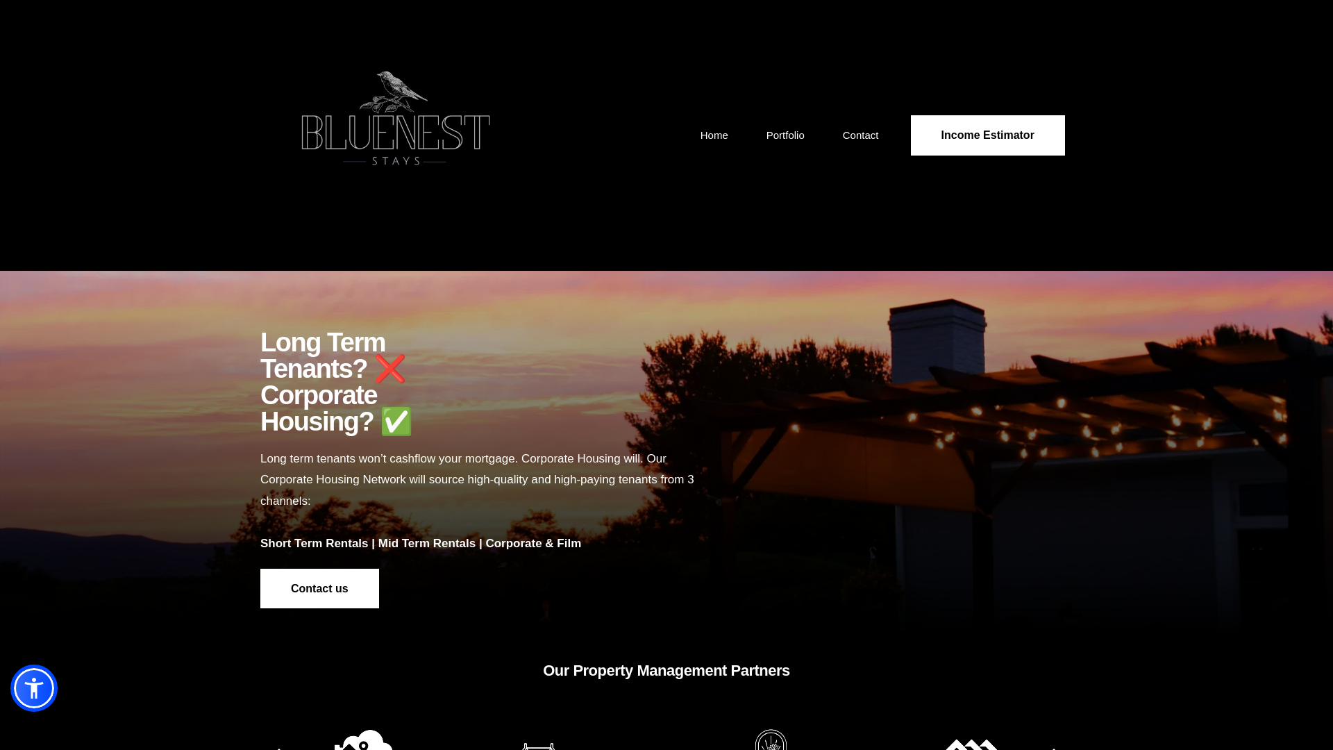 website screenshot of https://blue-neststays.net/