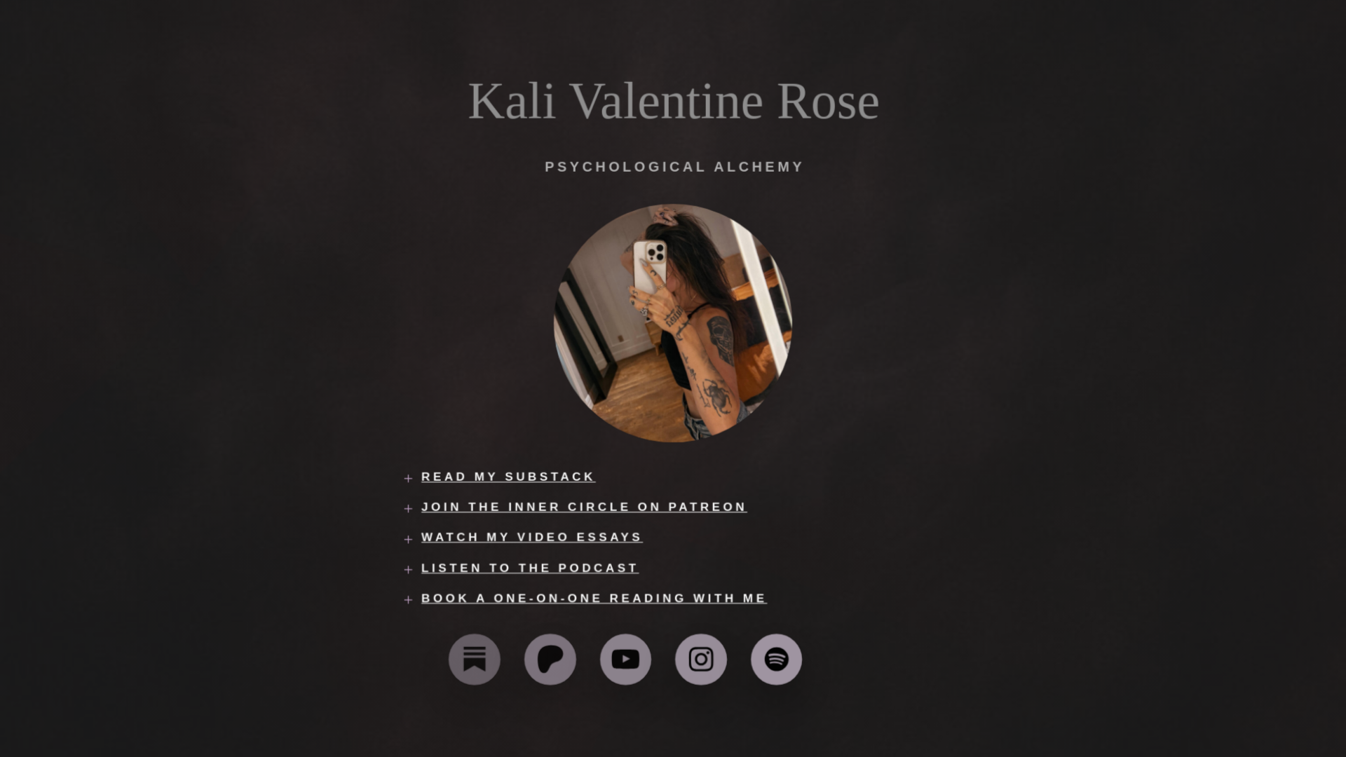 website screenshot of https://kalivalentinerose.com/