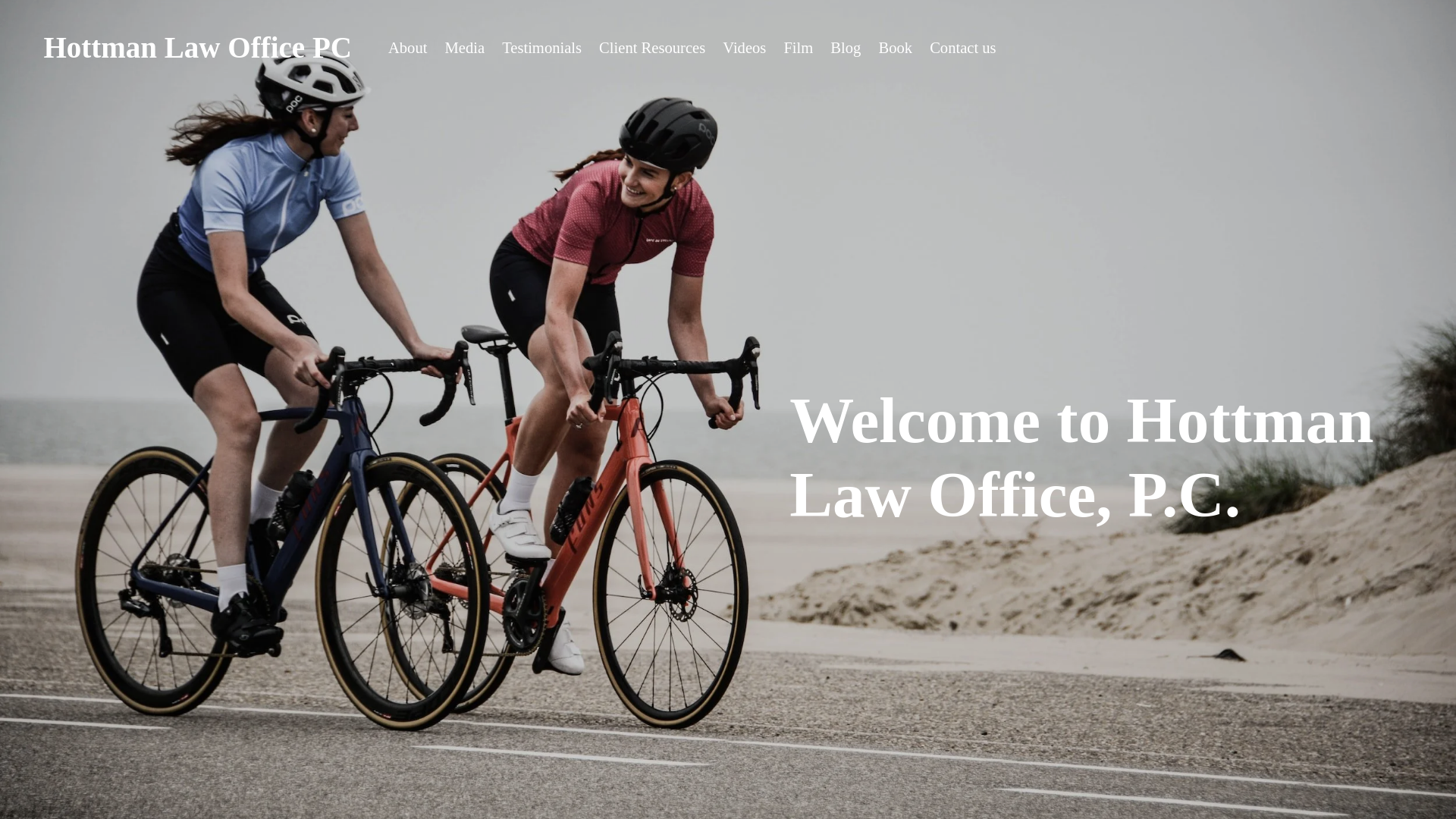 website screenshot of https://hoavanlawyer.com/