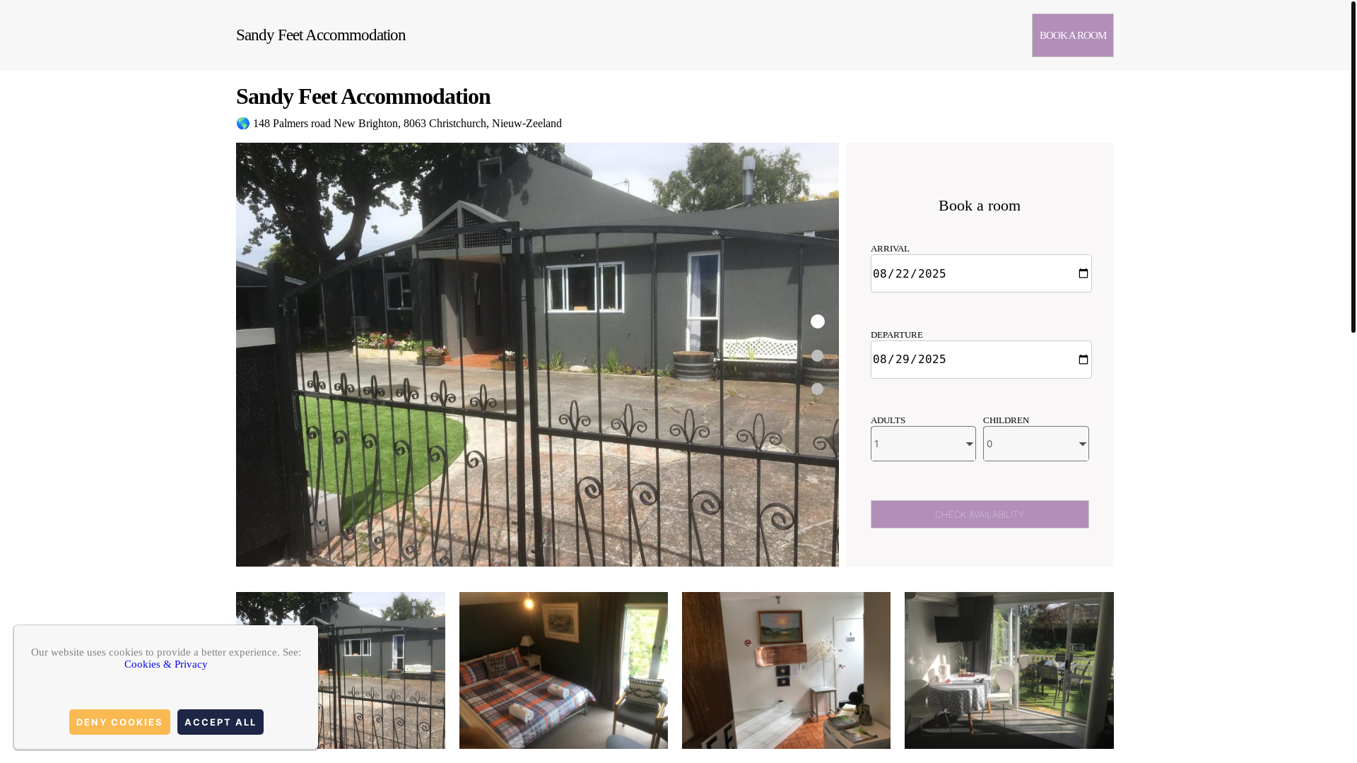 website screenshot of https://sandy-feet-hotel.org.es/