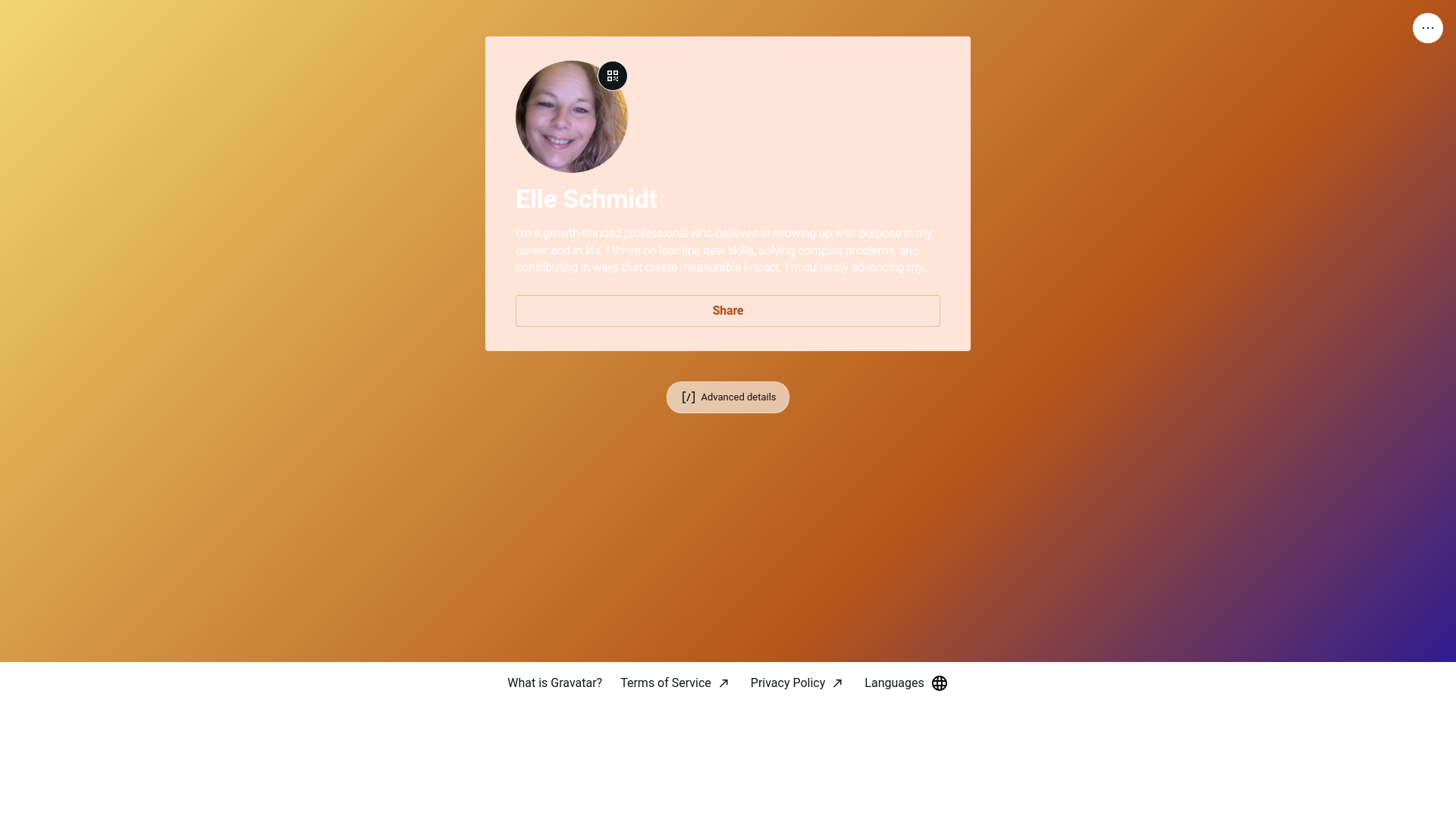website screenshot of https://elleschmidt.bio/