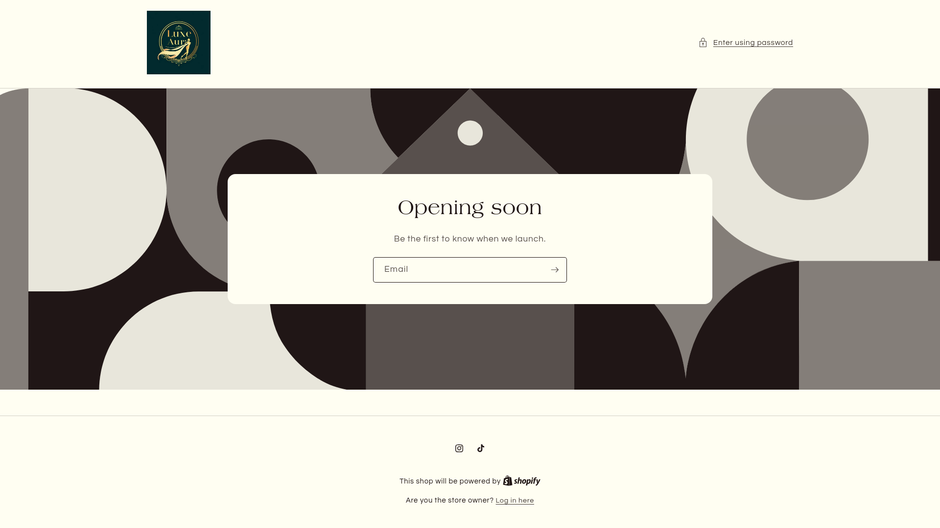 website screenshot of https://fashioniesta.shop/
