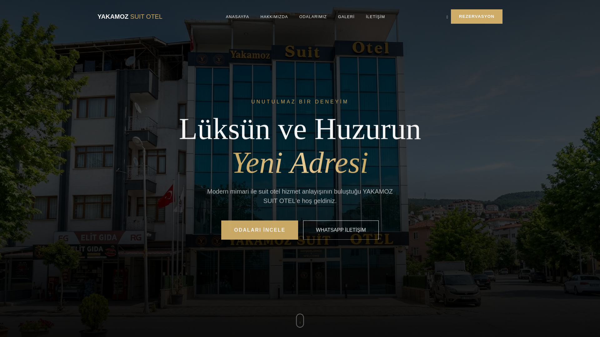 website screenshot of https://yakamozsuiteotel.com/