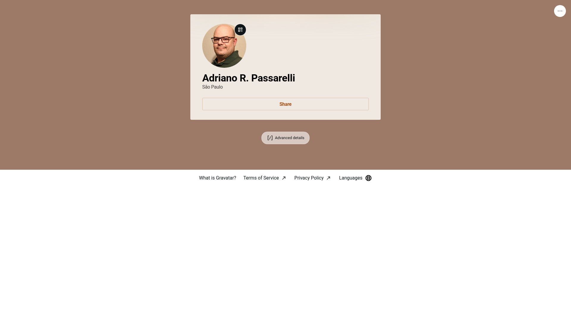website screenshot of https://adrianorpassarelli.link/
